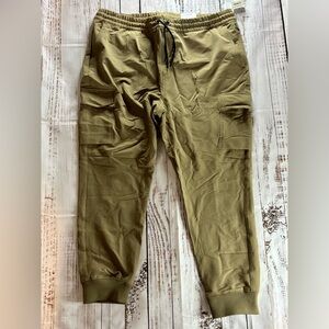 Old Navy Men’s StretchTech Joggers XL | New, Darker Khaki, Cargo Pockets